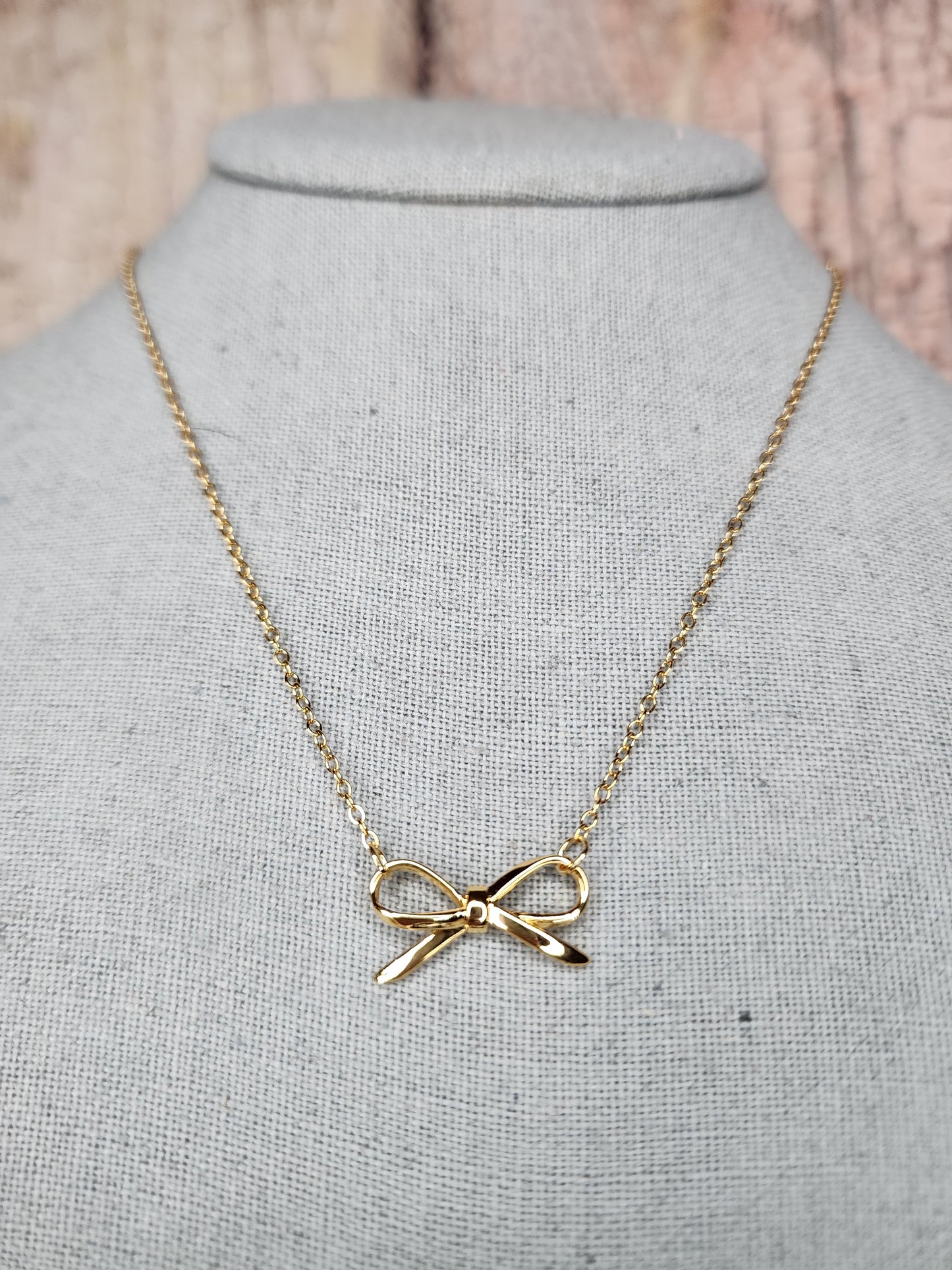 Bow Necklace